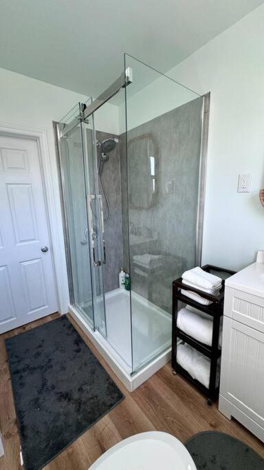 Near The Falls Two Bedroom - 5 Min Walk To Clifton Niagara Falls Exterior foto