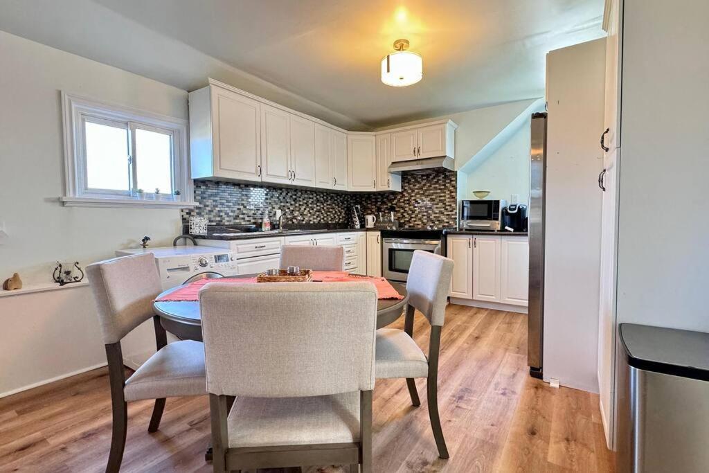 Near The Falls Two Bedroom - 5 Min Walk To Clifton Niagara Falls Exterior foto